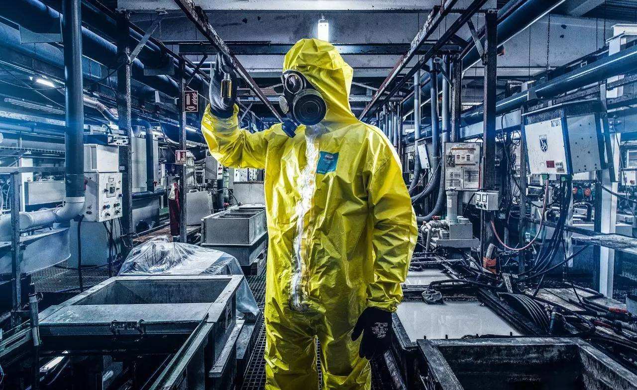 ?；穼嶒炇冶O(jiān)控安裝