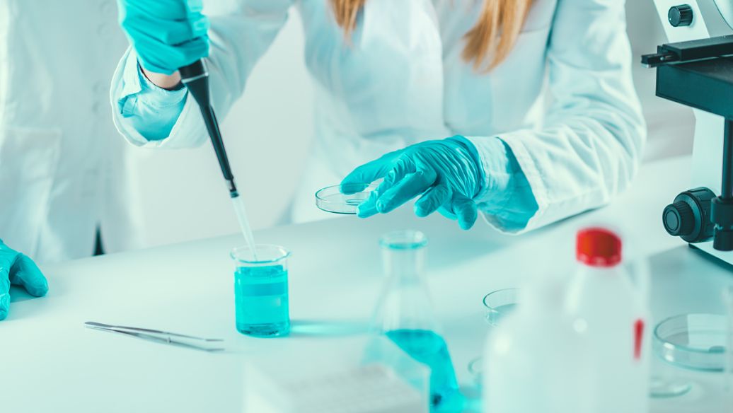 ?；穼嶒炇冶O(jiān)控安裝