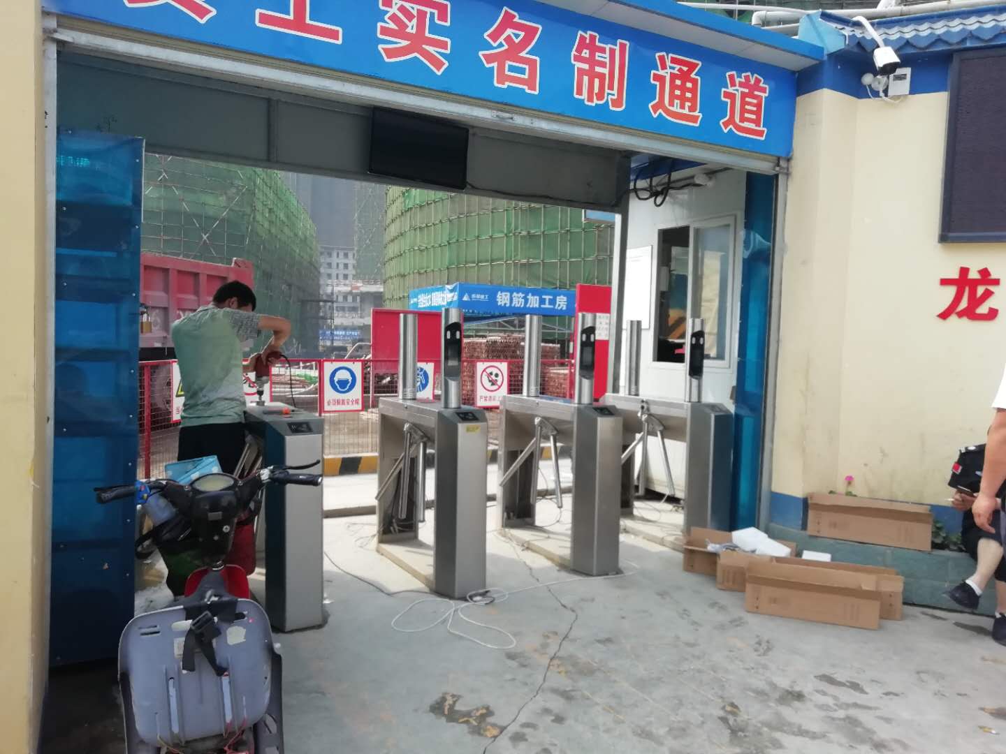 成都八建工人實(shí)名制人臉識(shí)別門(mén)禁系統(tǒng) 成都八建工人實(shí)名制人臉識(shí)別門(mén)禁系統(tǒng)